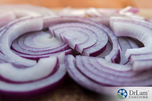 Sliced purple onions with the benefits of quercetin