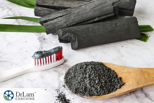 Alternative toothpaste containing charcoal