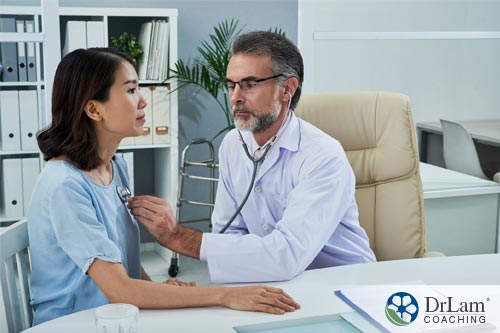 doctor listening to patient's lung function