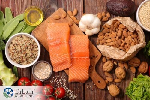 An image of some salmon, garlic, nuts, and other anti-inflammatory foods