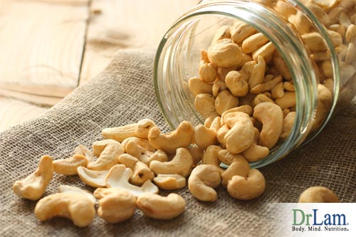 Cashews health benefits can help balance your diet